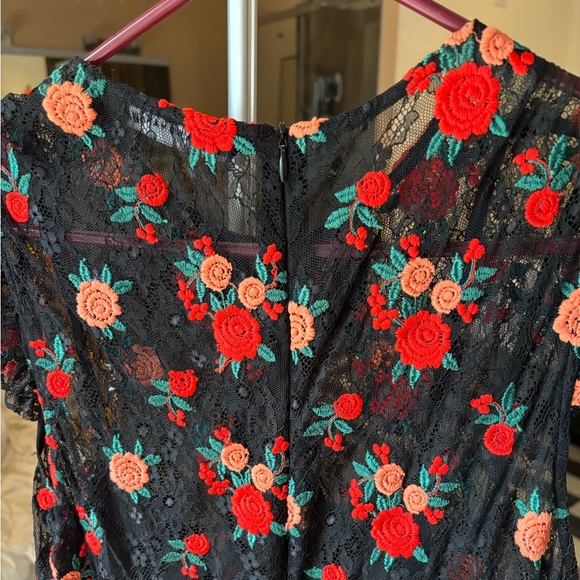 Zara embroidered floral dress with black slip liner - Picture 5 of 7